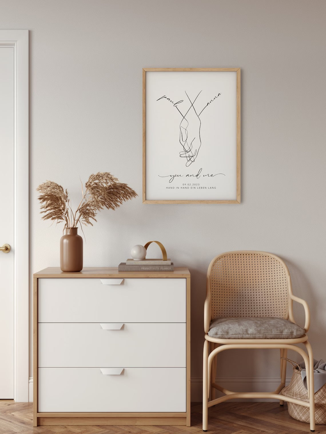 Hochzeitsgeschenk personalisiert mit Namen & Datum - Bild Brautpaar Hand in Hand