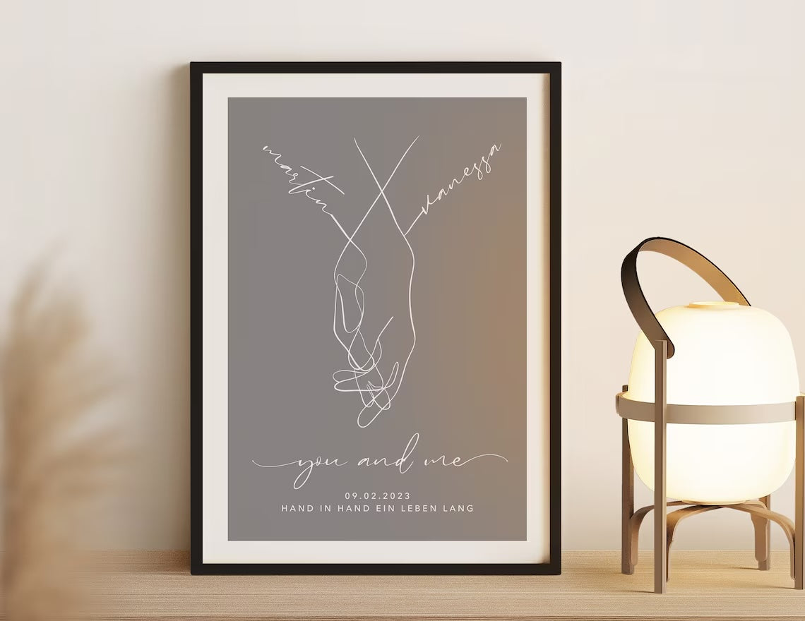 Hochzeitsgeschenk personalisiert mit Namen & Datum - Bild Brautpaar Hand in Hand