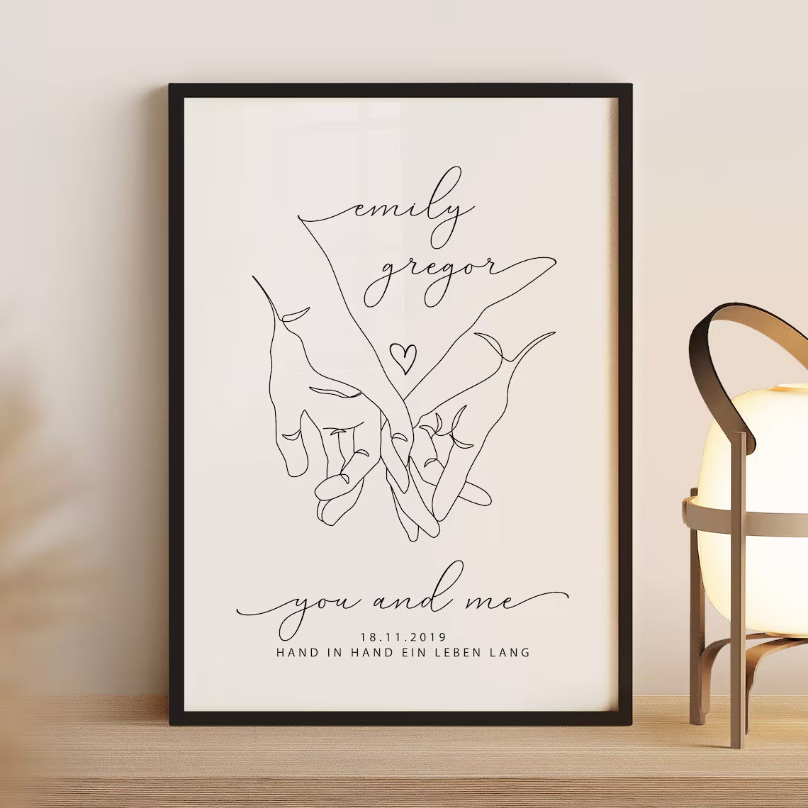 Lineart Hochzeitsgeschenk – Hand in Hand Bild für Brautpaar