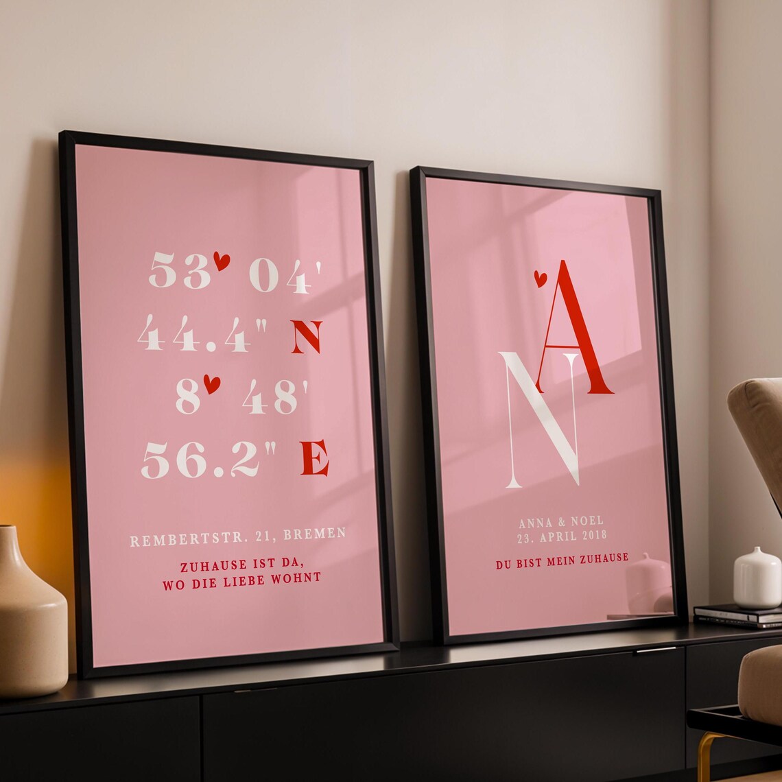 2er Poster Set "Du bist mein Zuhause" - Rosa Jahrestagsgeschenk mit Namen und Koordinaten