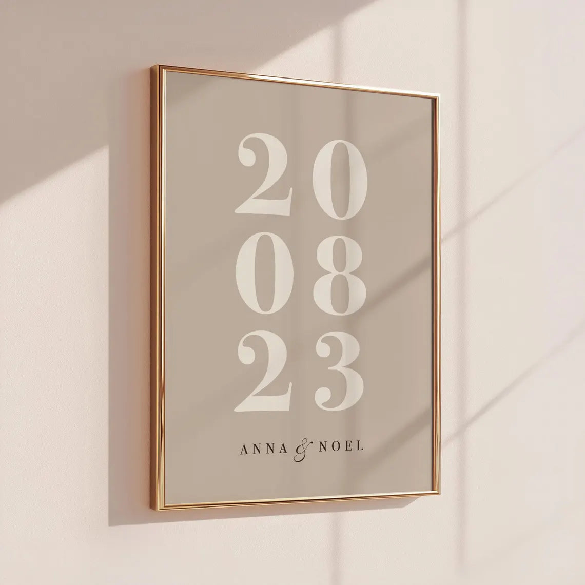 Individuelles Hochzeitsgeschenk – Beige Poster mit Namen & Datum